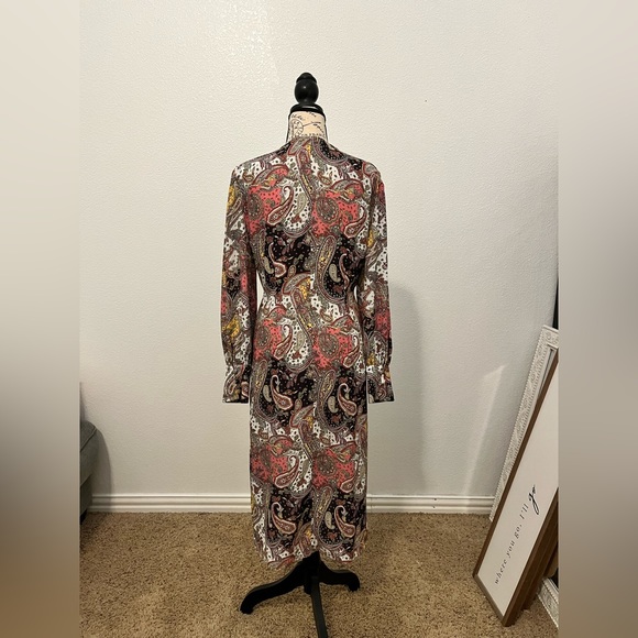 Pretty paisley dress- fits like 10/12 no stretch curve hugging dress - Picture 2 of 3